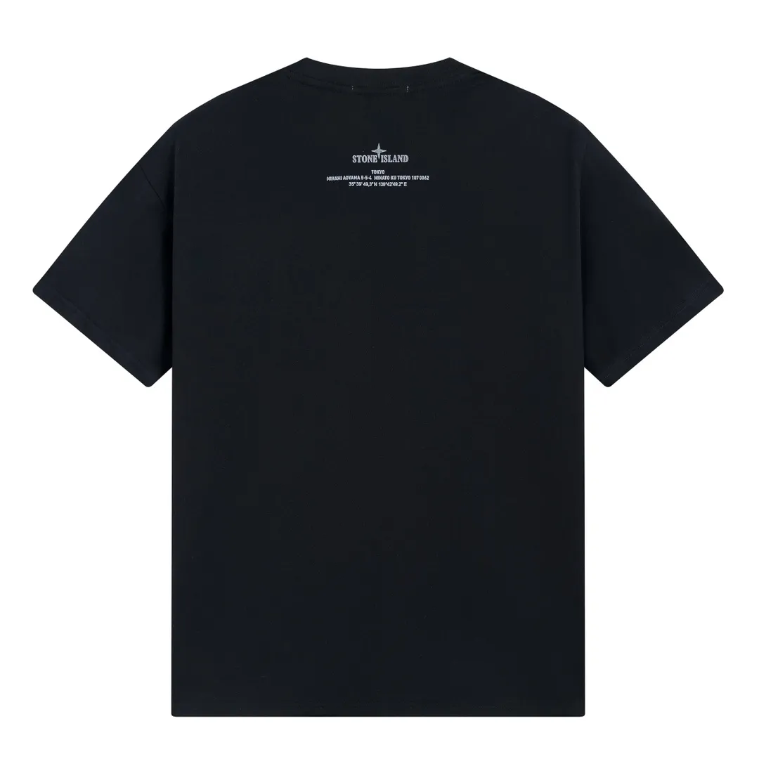 W656#P110💰 [Stone lsland/Stone Island summer new Tokyo limited print pattern short-sleeved T-shirt] ⚠️[Original creation with high control of details] - Made of 260 grams of combed cotton with 32 count double yarn, soft and comfortable to the touch, sweat-absorbent and breathable. - Simple, basic and versatile style, original single quality, the first choice for couples. - Made by a large factory, four needles and five threads on the shoulder, neat alignment, high quality workmanship. - Same style for men and women, very versatile One piece by hand, the details are clearly visible. Color: Black White Size: M L